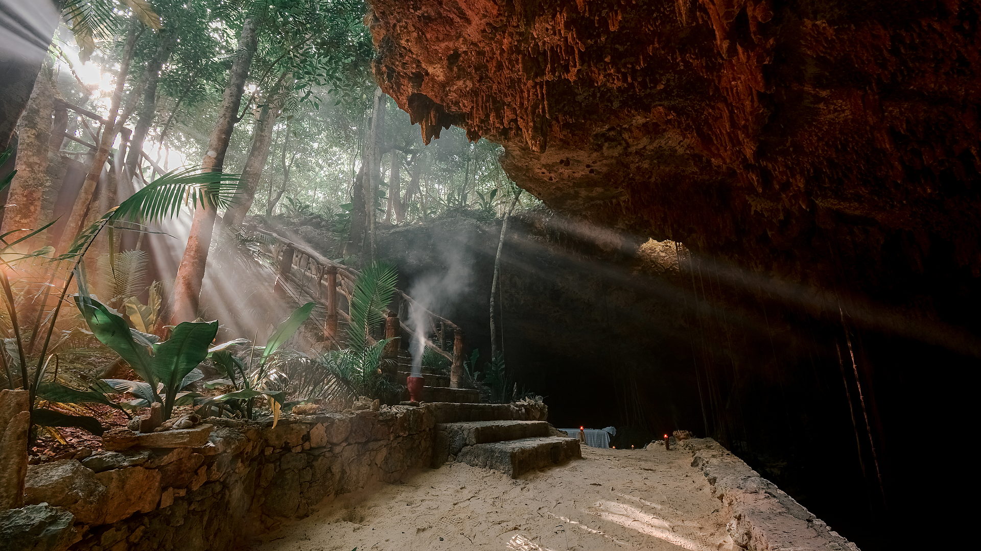 Luz de día entrando a la cueva por la escalera